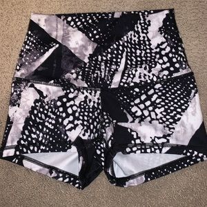 Lulu lemon boogie shorts